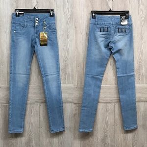 Light Wash Mid Rise Skinny Jeans BB722